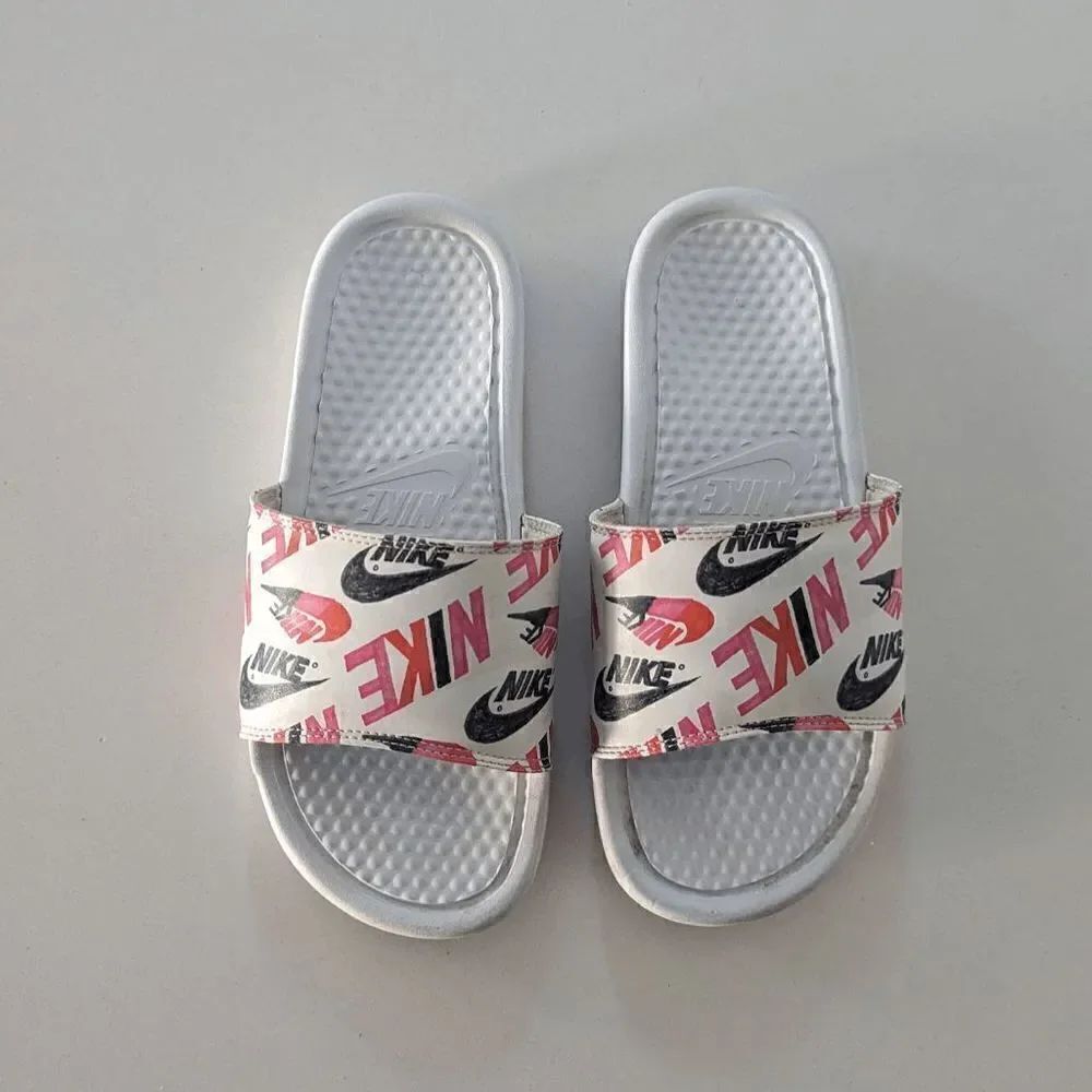 Women's Nike Benassi JDI Floral Black Red Slippers 618919-119 Size 7 Fall 2019